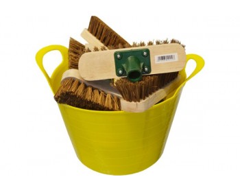 Bucket of 9in Bassine Bristle Deck Brush Heads With Sockets
